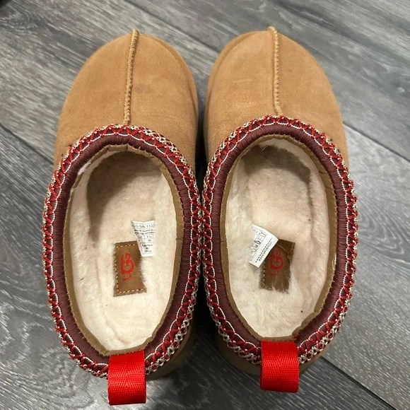 Almost New - UGG Tazz Slipper - Picture 2 of 3